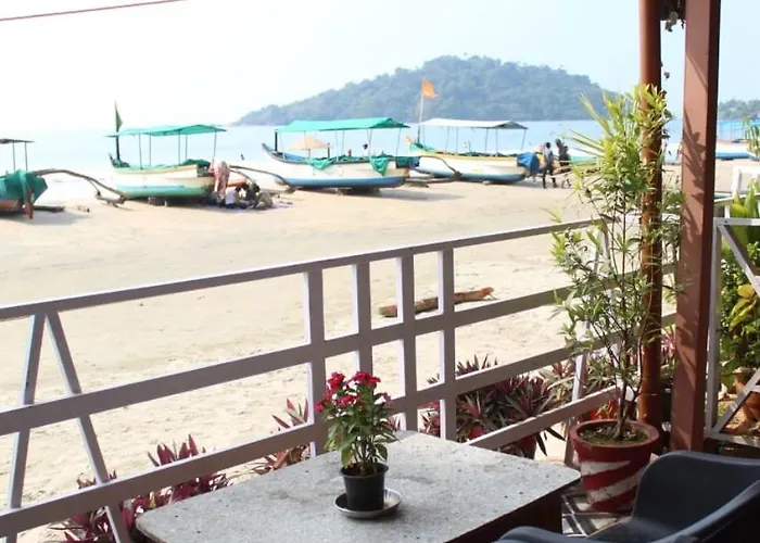 Lira Beach Place