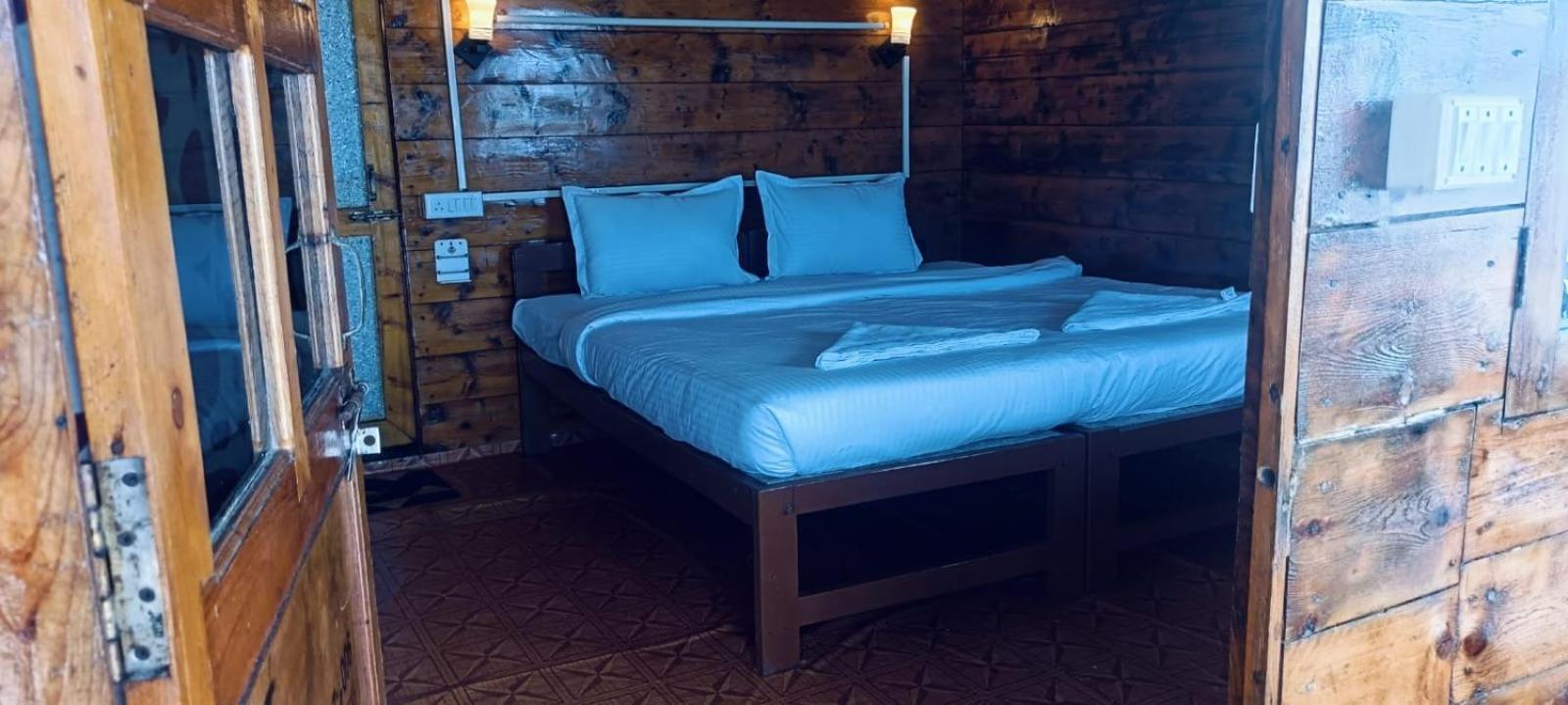 Lira Place Hotel 3*